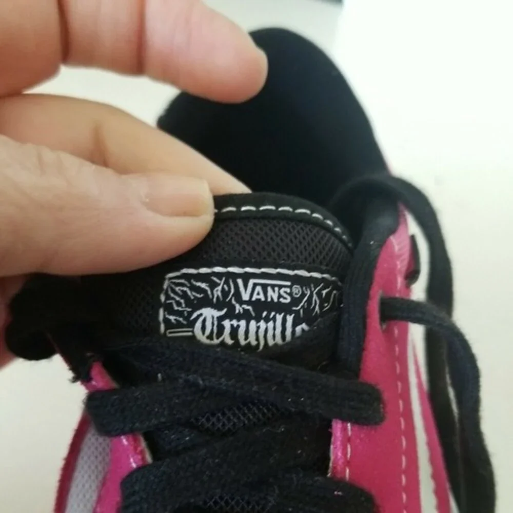 Vans Black White Magenta Skate Shoes Pink Trujillo youth size 6 EUC boys girls